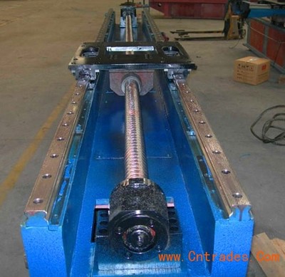 宏凱機械 低價出售護欄沖孔機 方管沖孔自動設備助力冷彎型鋼高效加工